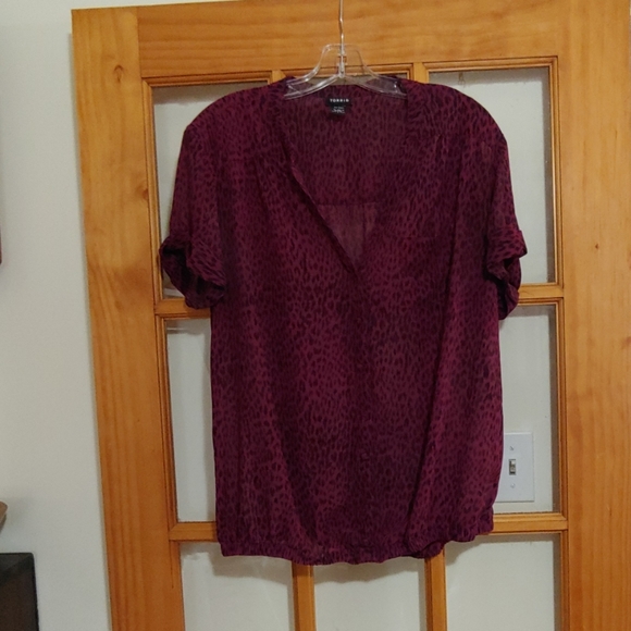 torrid Tops - 💗EUC Torrid Cheetah Print Blouse - Size 0